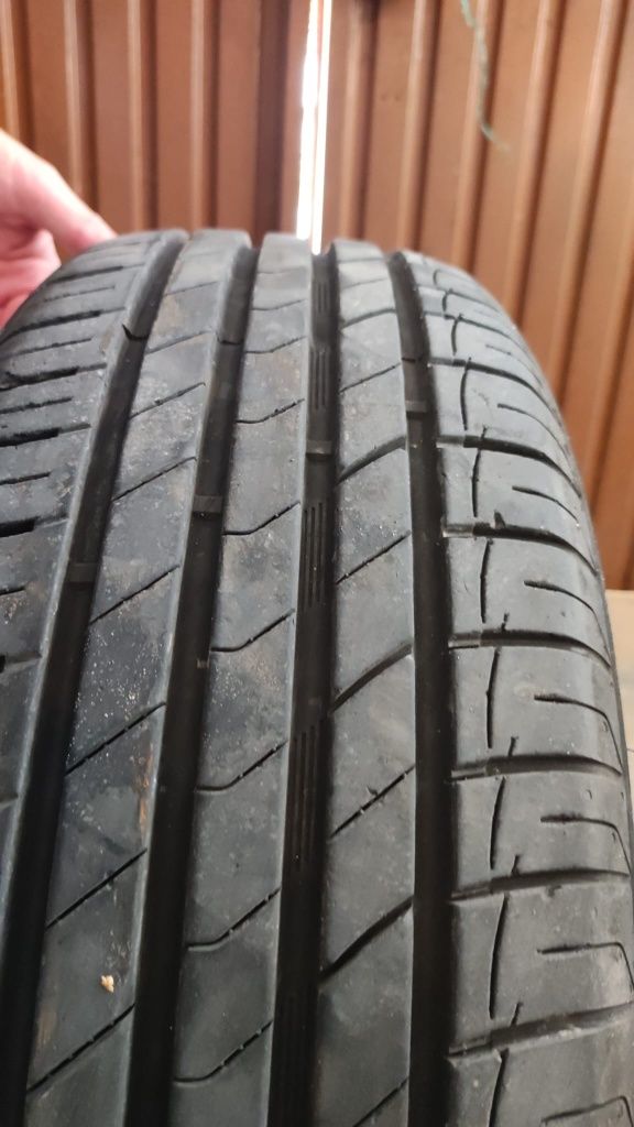 Pneu 205/60R16 usado