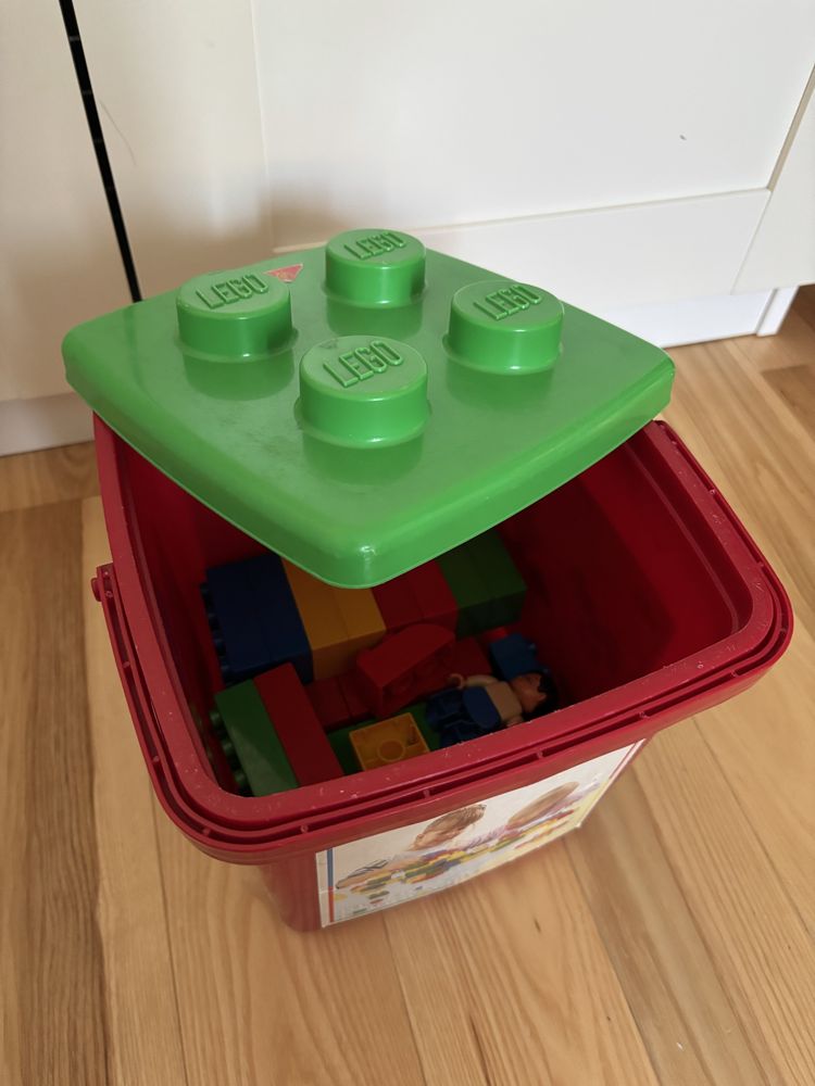 Klocki LEGO Duplo – zestaw klocków + figurki + pudełko