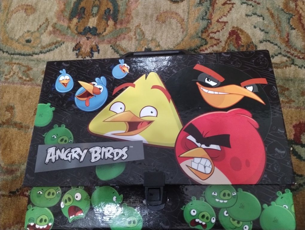 Sprzedam teczkę Angry Birds