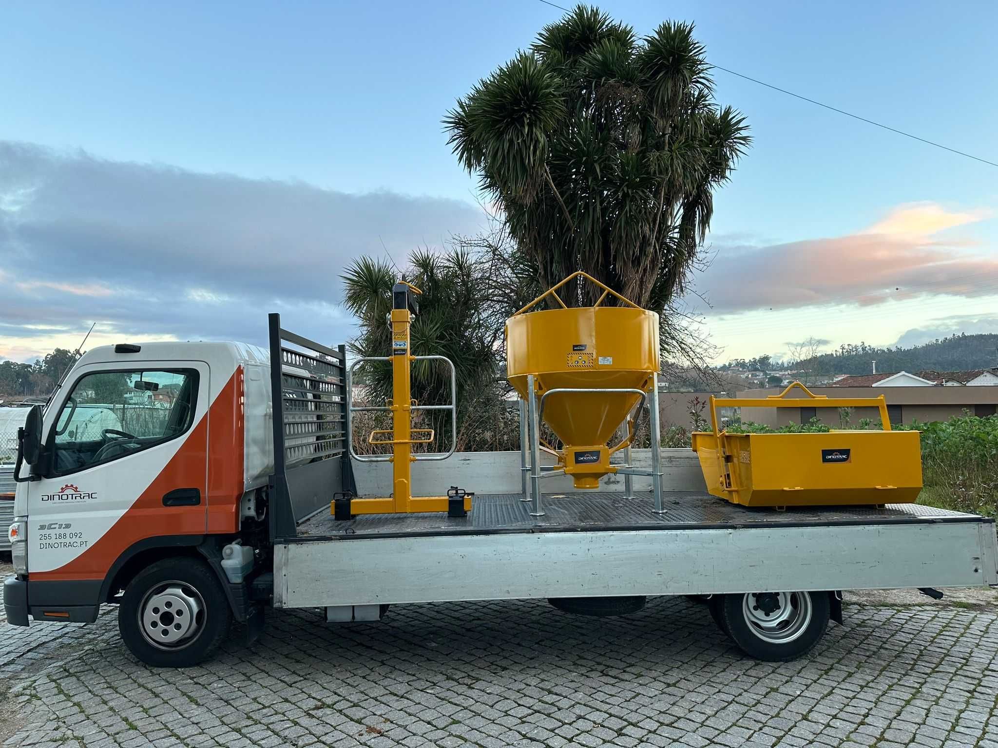 Porta paletes e acessórios para grua 2000 kg extensivel
