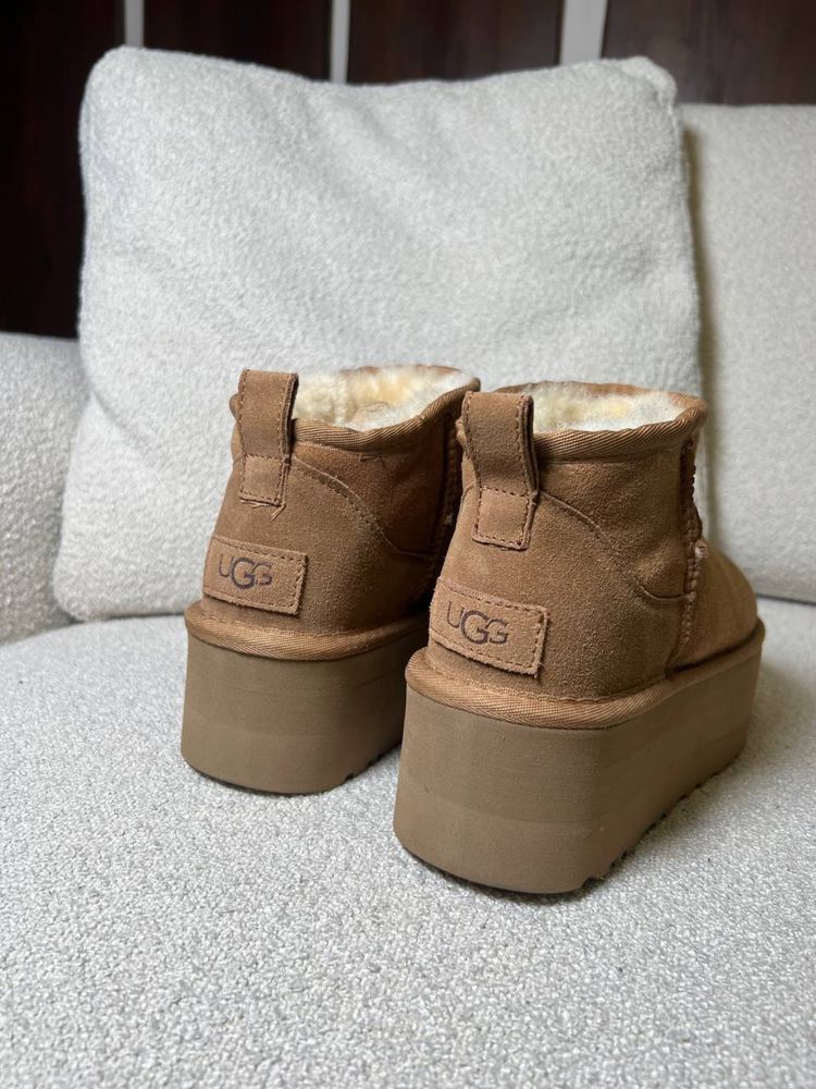 Чорні , руді короткі Ugg! Розпродаж, люксових речей до 90% знижки!