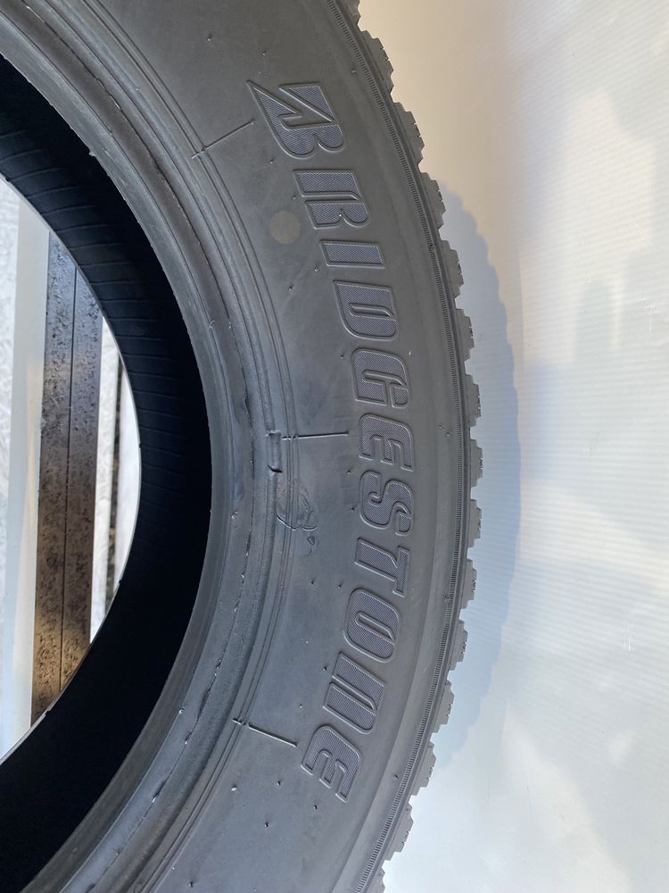 Opona pojedyncza 215/65/16 C Bridgestone Blizzak 8,7 mm