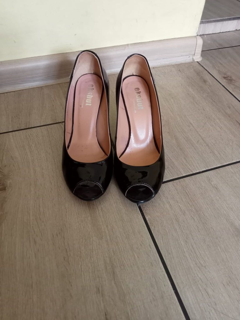Eleganckie czarne buty na obcasie, rozmiar 36