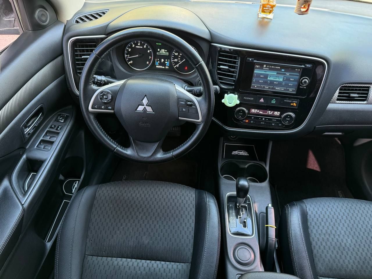 Mitsubishi Outlander 2014 року, 2.4 бензин , автомат передній привід,