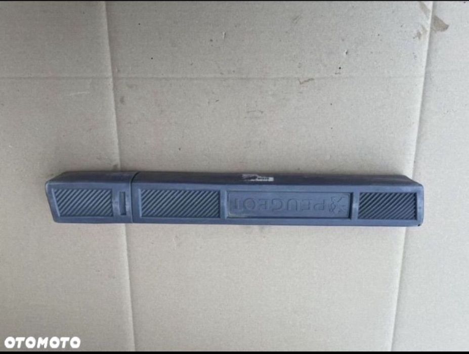 27R030014 trójkąt ostrzegawczy fabryczny Peugeot 207