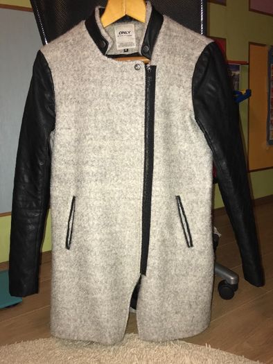 Стильноe пальто (куртка) ONLY с кожаными рукавами размер M (40% шерст