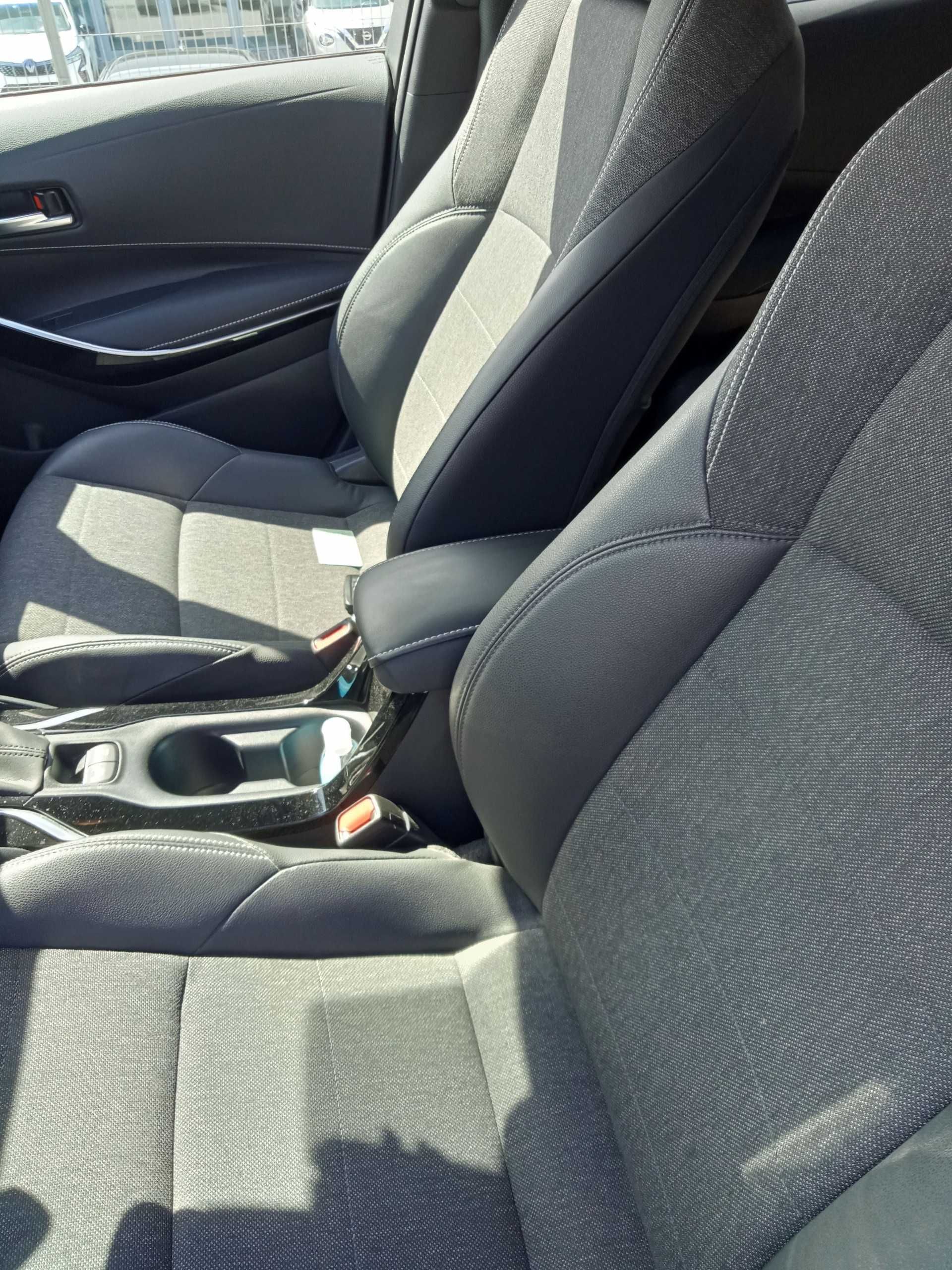 Toyota corolla 1.8 híbrido em óptimo estado para venda