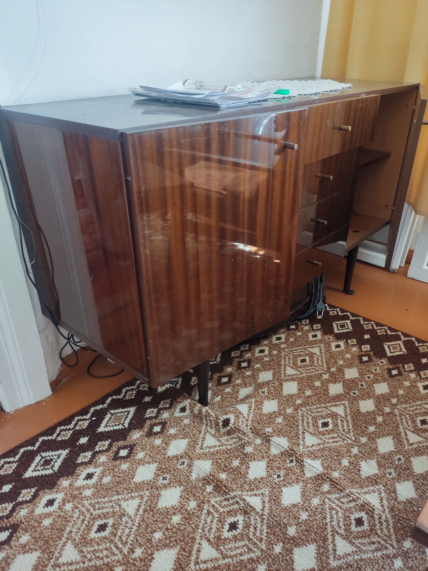 Oddam komodę w dobrym stanie