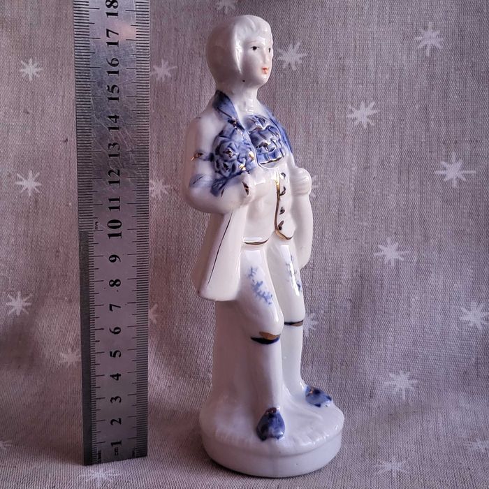 Кавалер Германия, фарфор