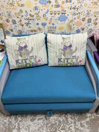 Продам детский раскладной (выкатной) диван