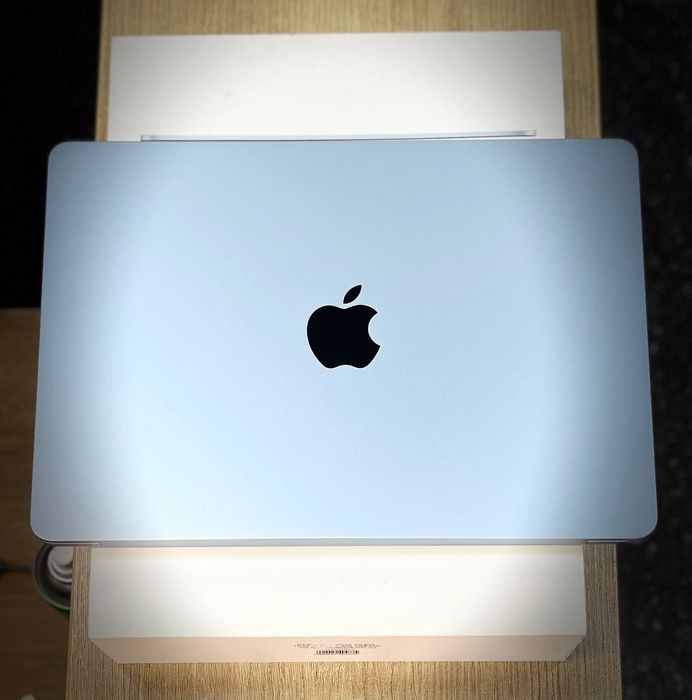 MacBook Air, Sky Blue, 512GB, 24 GB RAM,M4 2025 Б/У вул.Площа Ринок 14