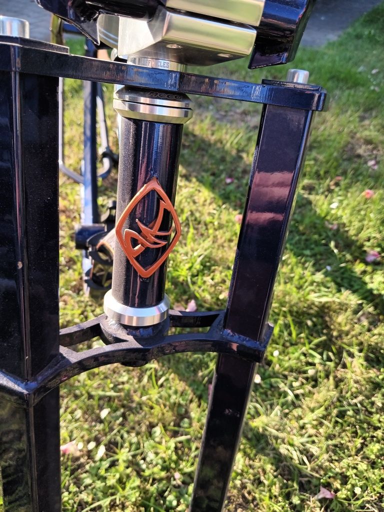 Widelec dwupułkowy typu custom kustom od ALCB na rurze profilowej