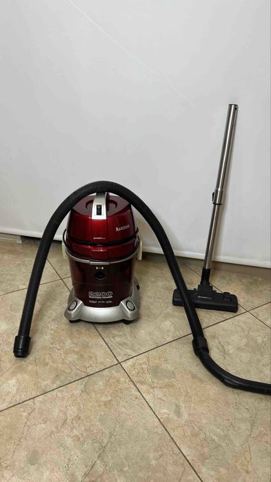 Пилосос миючий. Підлягає ремонту.