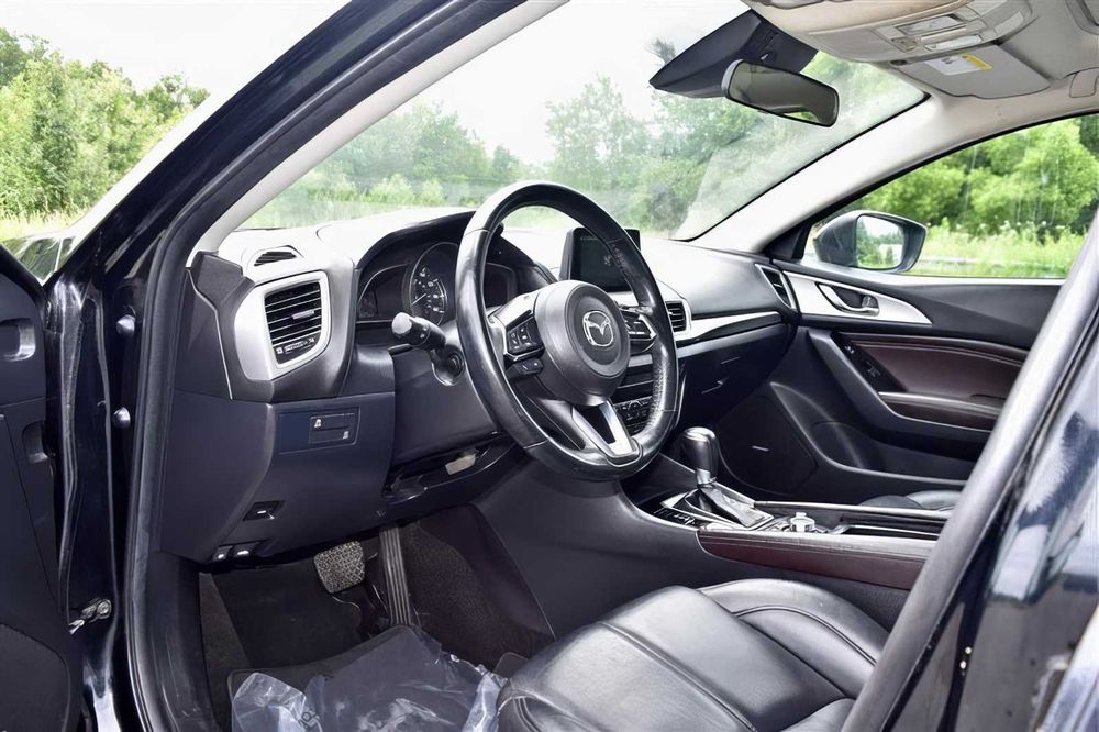 Mazda  Mazda3      2017