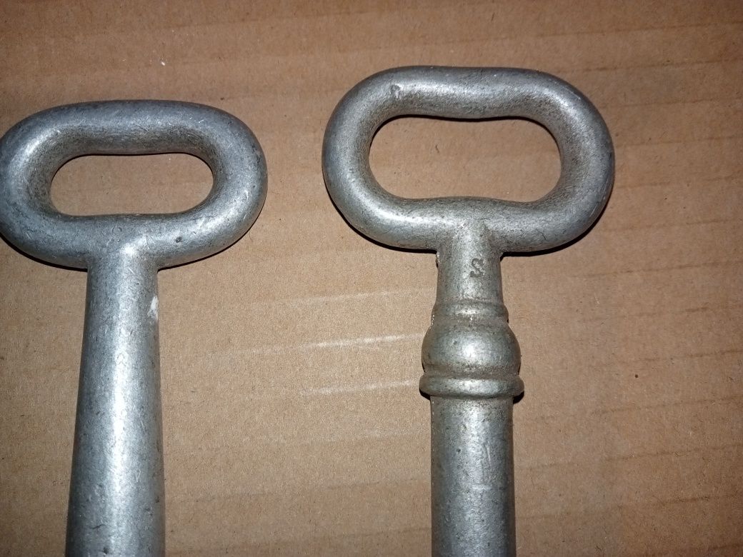2 stare aluminiowe duże klucze