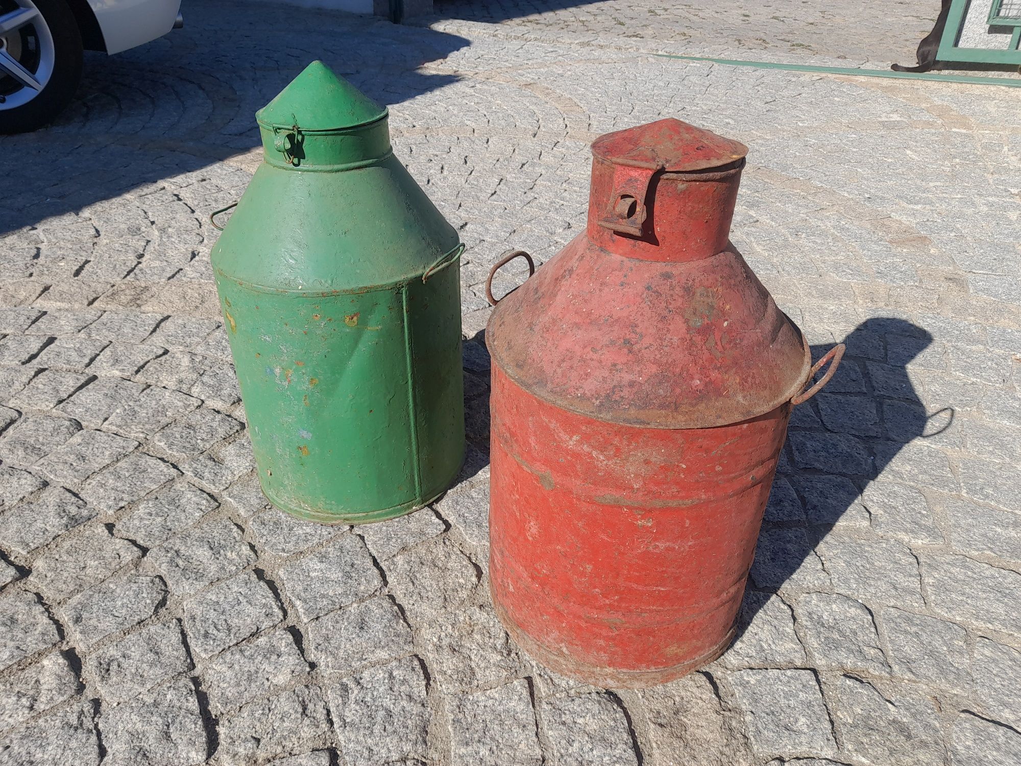 2 Potes antigos de azeite