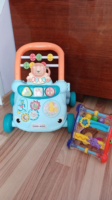 Дитячі іграшки, толокар і мультибокс