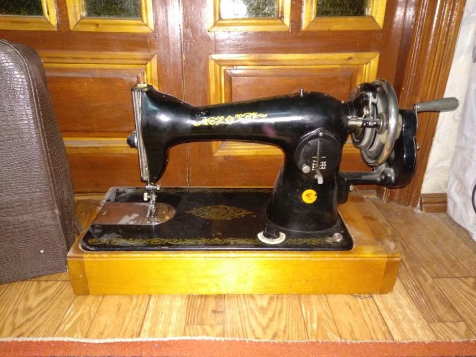 швейная машинка ручная 1960-1970х времен