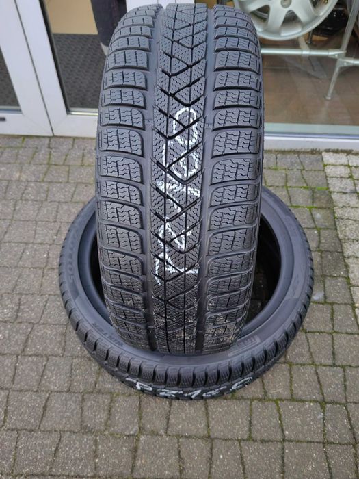 xx225/40r19 93H Pirelli  Sottozero 3 Run Flat 2023 para  PZ160 rezerwa