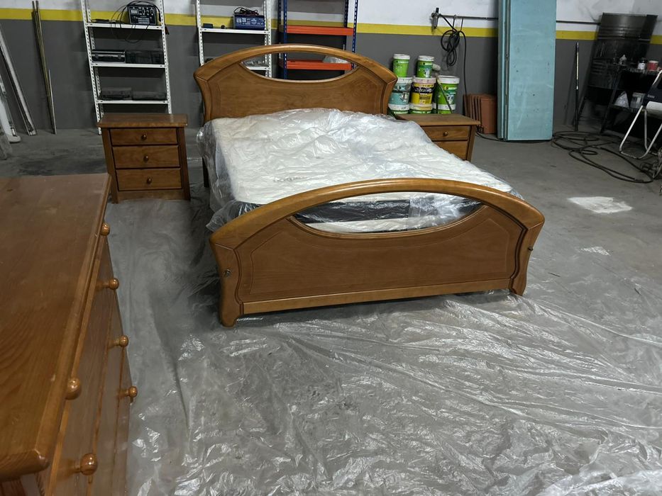 Cama de Casal com Mobília
