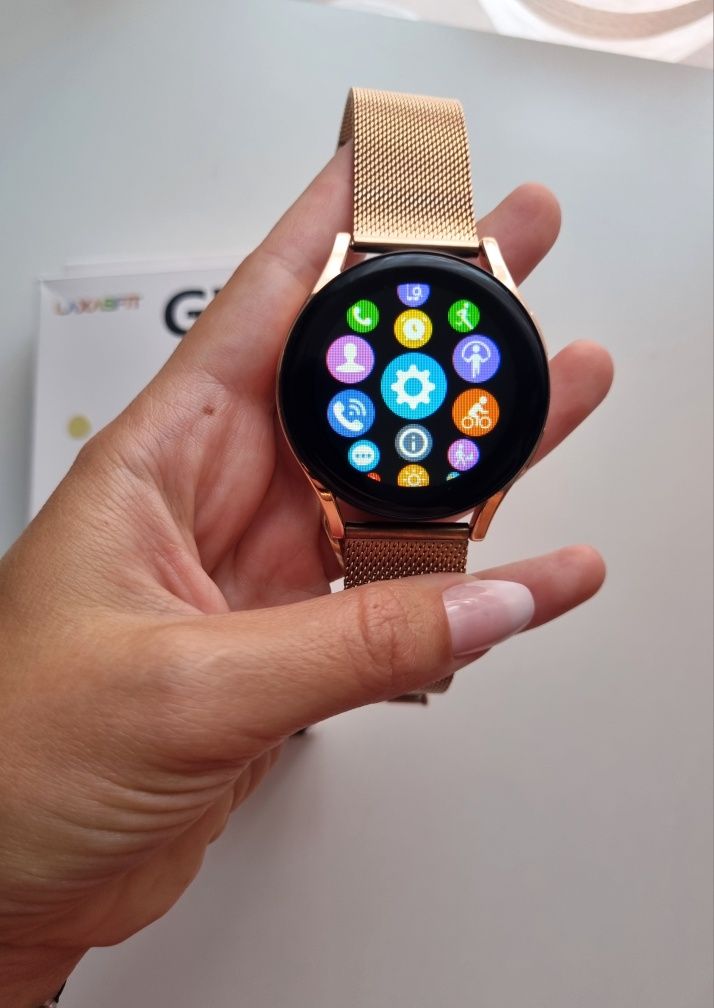 Złoty smartwatch okrągły