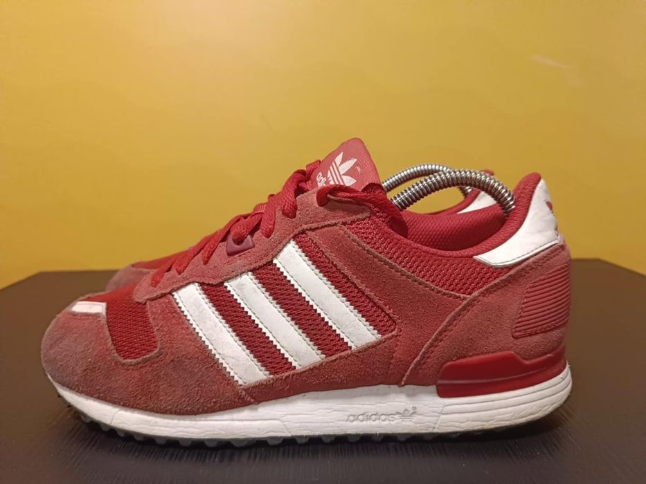 Adidas r41 1/3 meskie obuwie sportowe czerwone