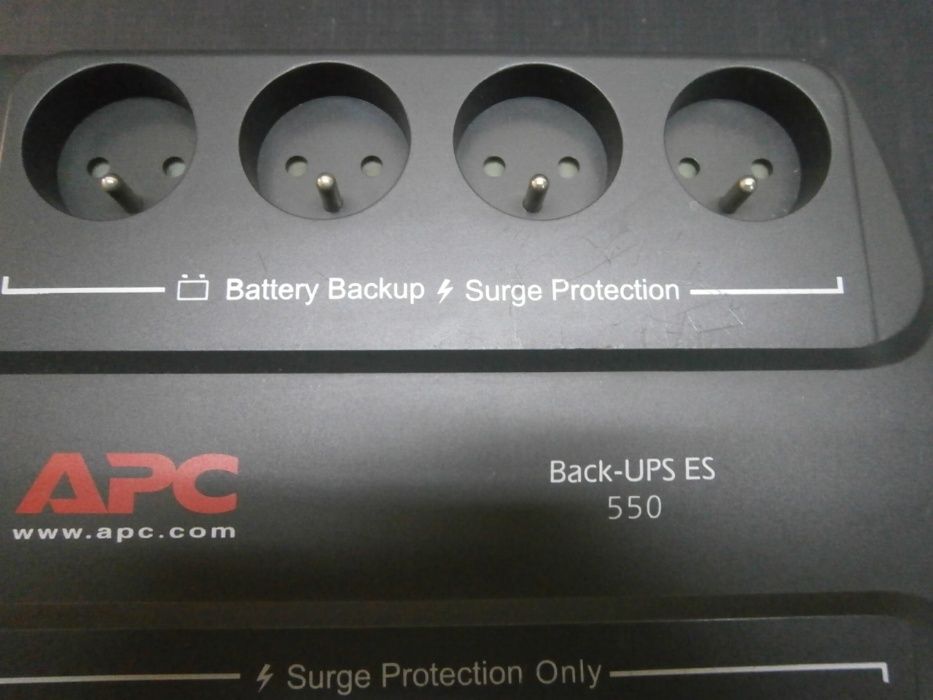 APC Back-Ups ES 550 330W zasilacz awaryjny.