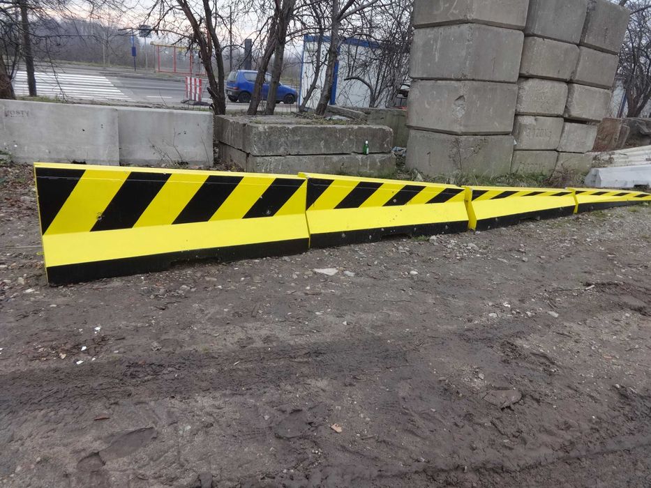 Skosy betonowe, zakończenie barier malowane 4 szt