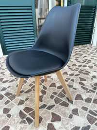 Cadeiras (x4) pes em madeira