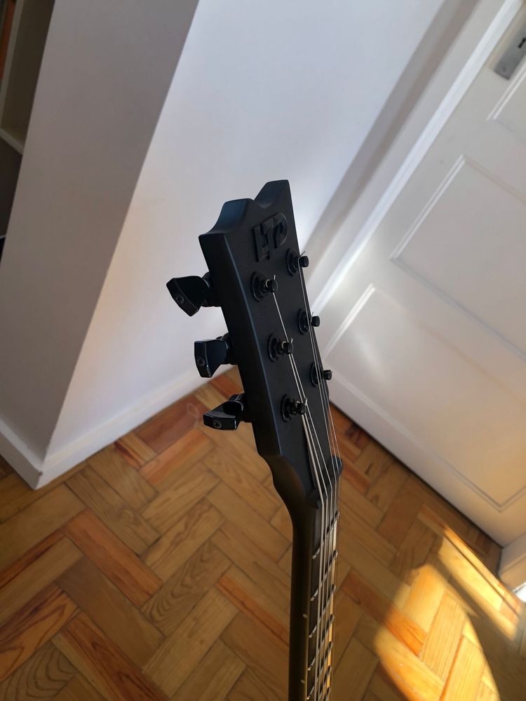 ESP LTD EC Black Metal com hardcase