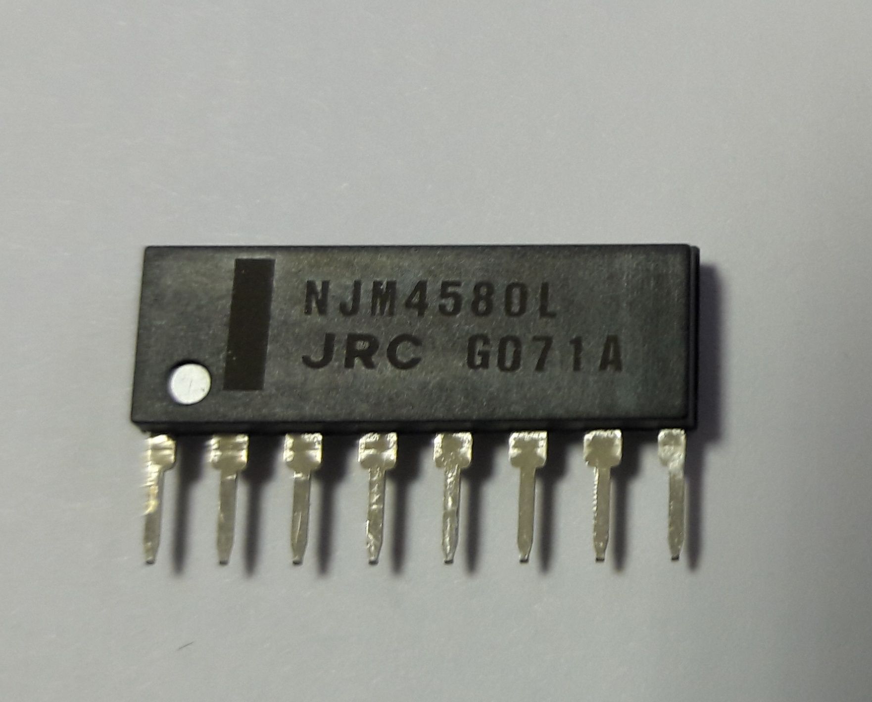 Операционный усилитель ОУ NJM4580L корпус SIP8