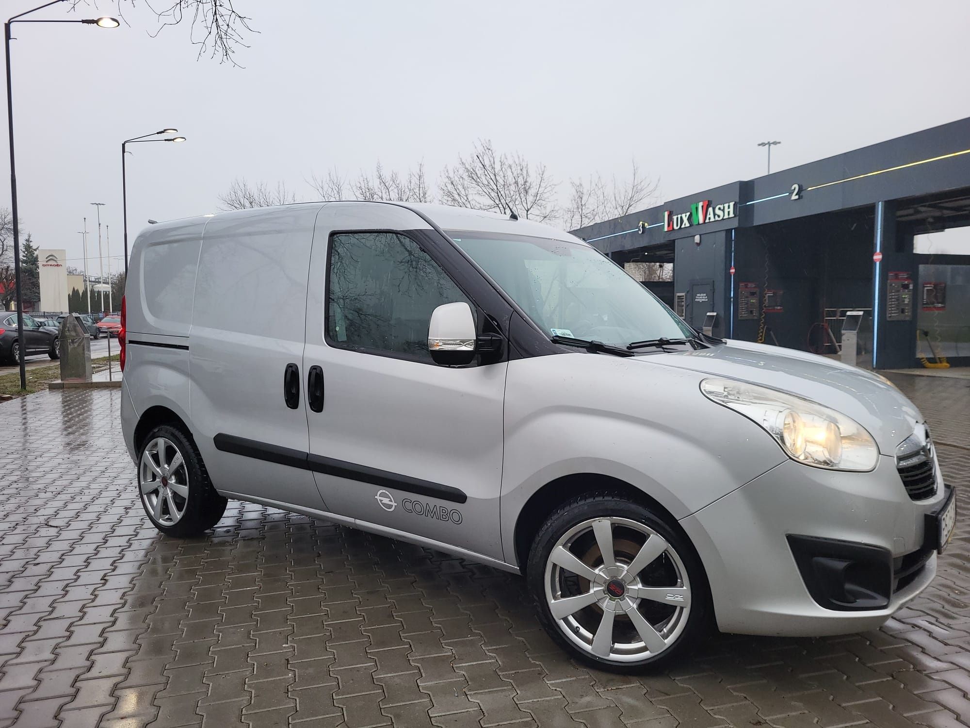 Wynajem aut dostawczych ,osobowych małych.Kangoo,Combo Renault Traffic