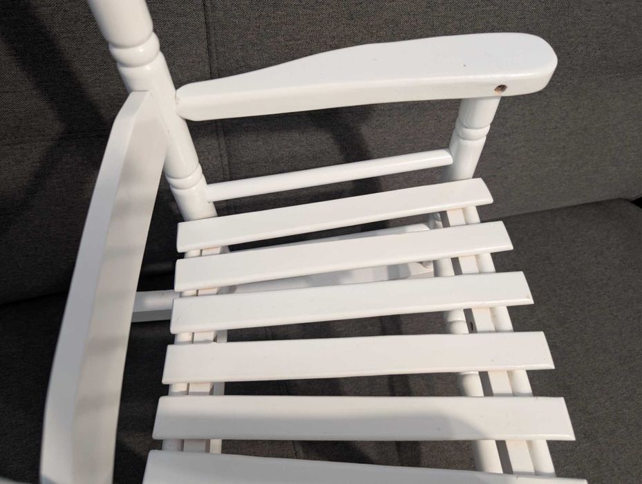 Drewniany bujany fotel dla dzieci