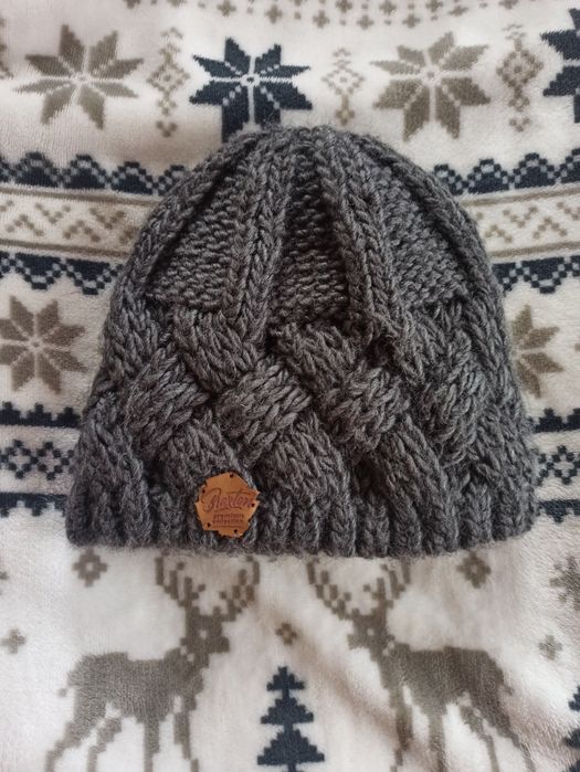 Жіноча зимова шапка