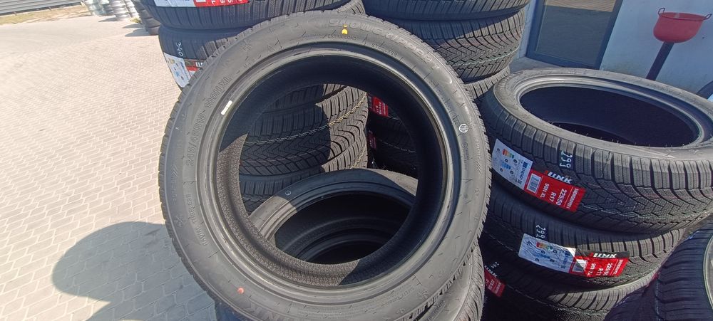 Nowe opony zimowe 245/45/18 z montażem