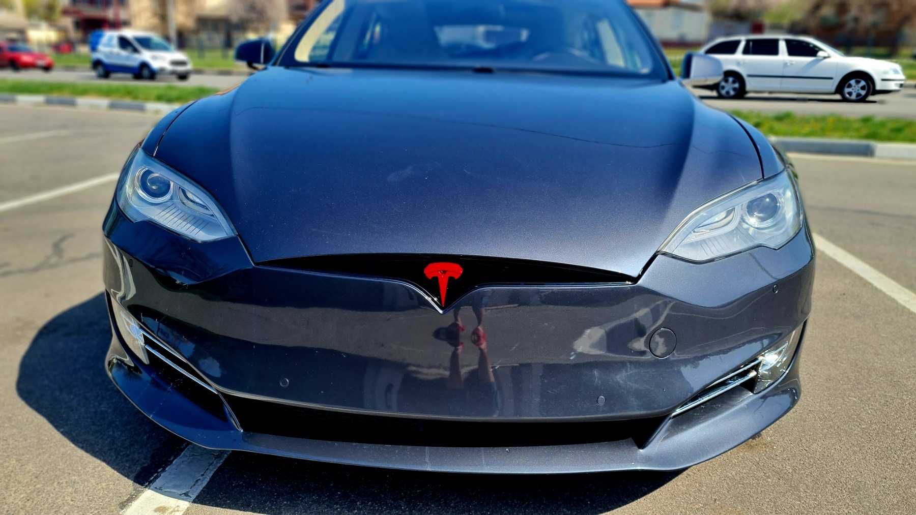 Tesla Model S 2015