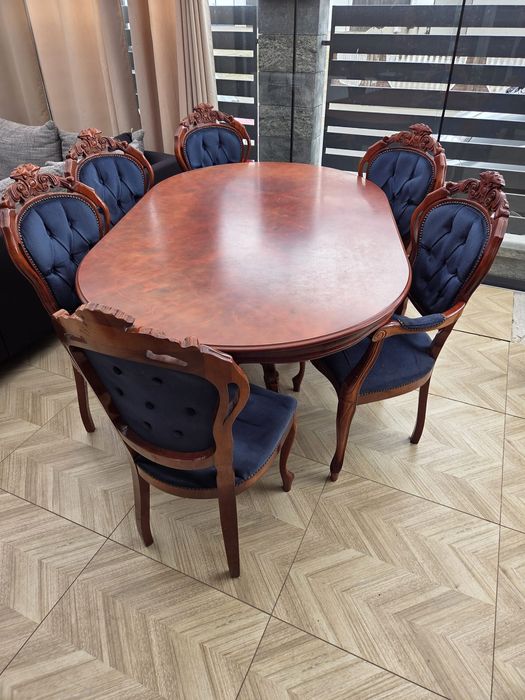 Sprzedam stół z krzesłam styl ludwikowski.i