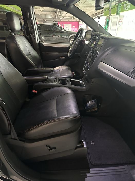 мінівен Dodge Grand Caravan,обмін на значно дешевше авто