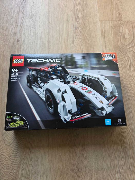 Нове LEGO Technic Formula E Porsche 99X Electric 422 деталі (42137)