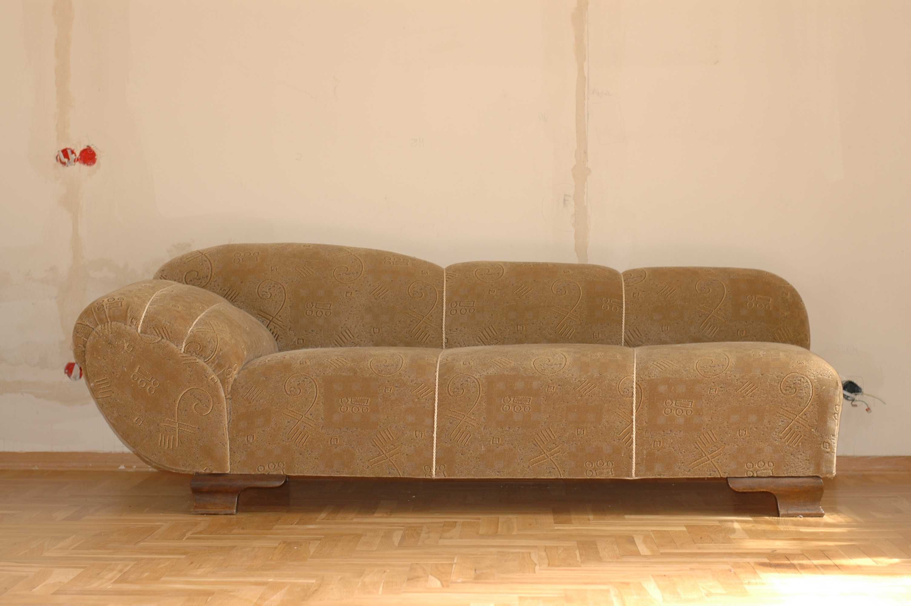 Przedwojenny szezlong, sofa po renowacji