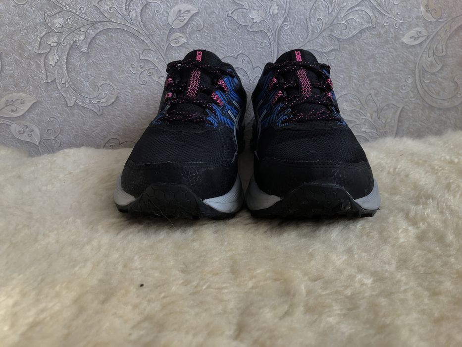 Десісезонні кросівки, як нові Asics Gel Venture 9 біг 40,5 40 39,5