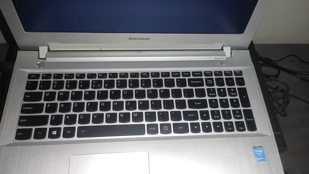 Laptop Lenowo Z51-70 z uszkodzoną dolną obudową