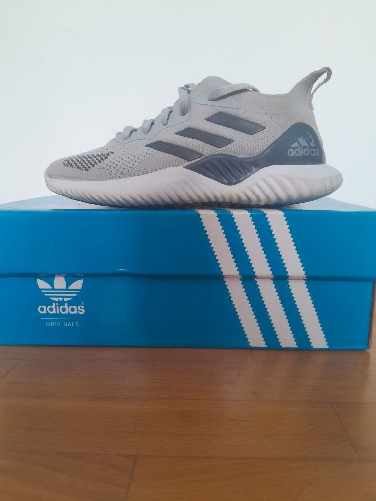 Продам кросівки Adidas оригінальні