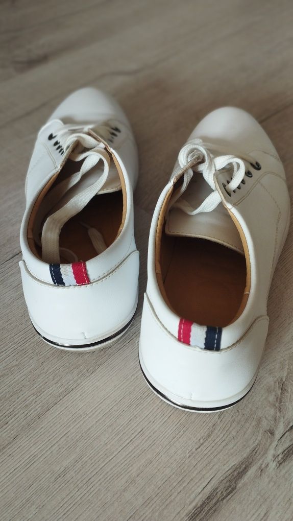 Продам мужские спортивные туфли, мокасины.КОЖА. Размер 40 -41.
