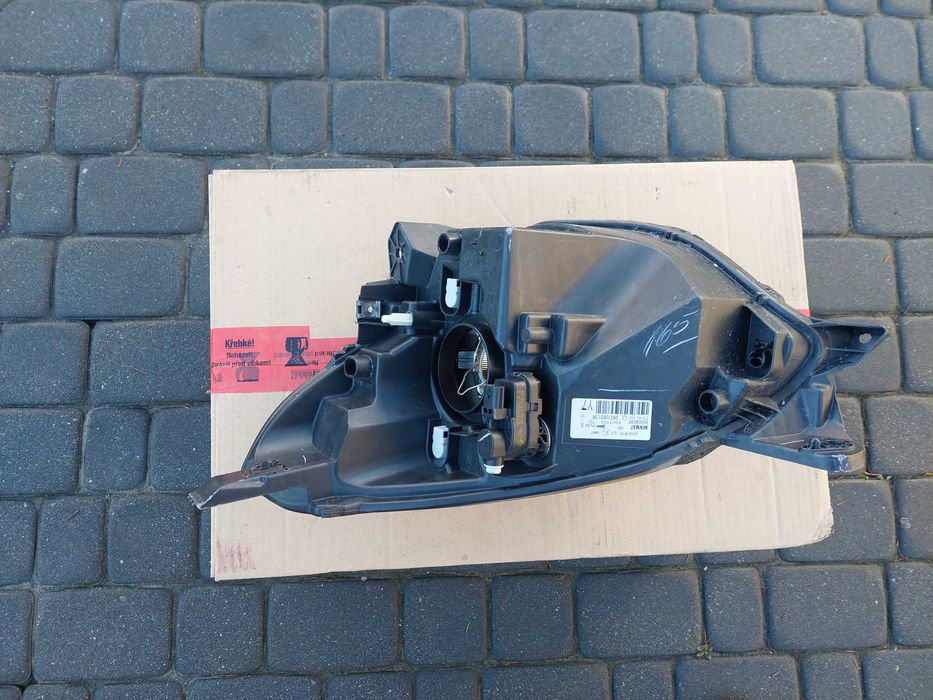Lampa Przednia PRAWA RENAULT TWINGO II LIFT 2012- Europa Oryginał