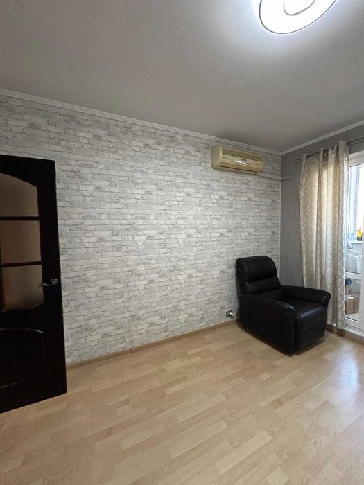 продаж 3кімнатної квартири біля метро Героїв Дніпра