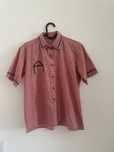 camisa vermelha aos quadrados