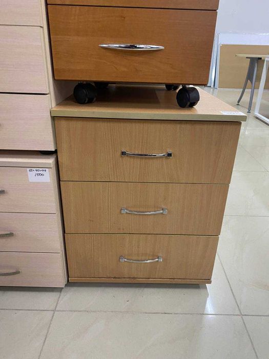 офісні кутові столи дивани прямі стелажі