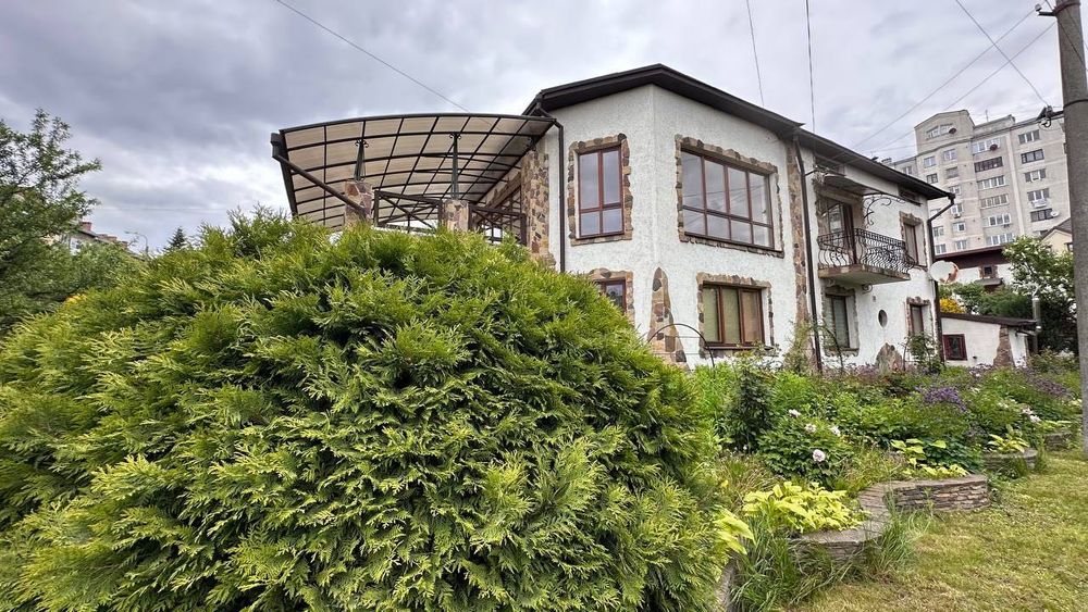 Продаж особняка в центрі міста