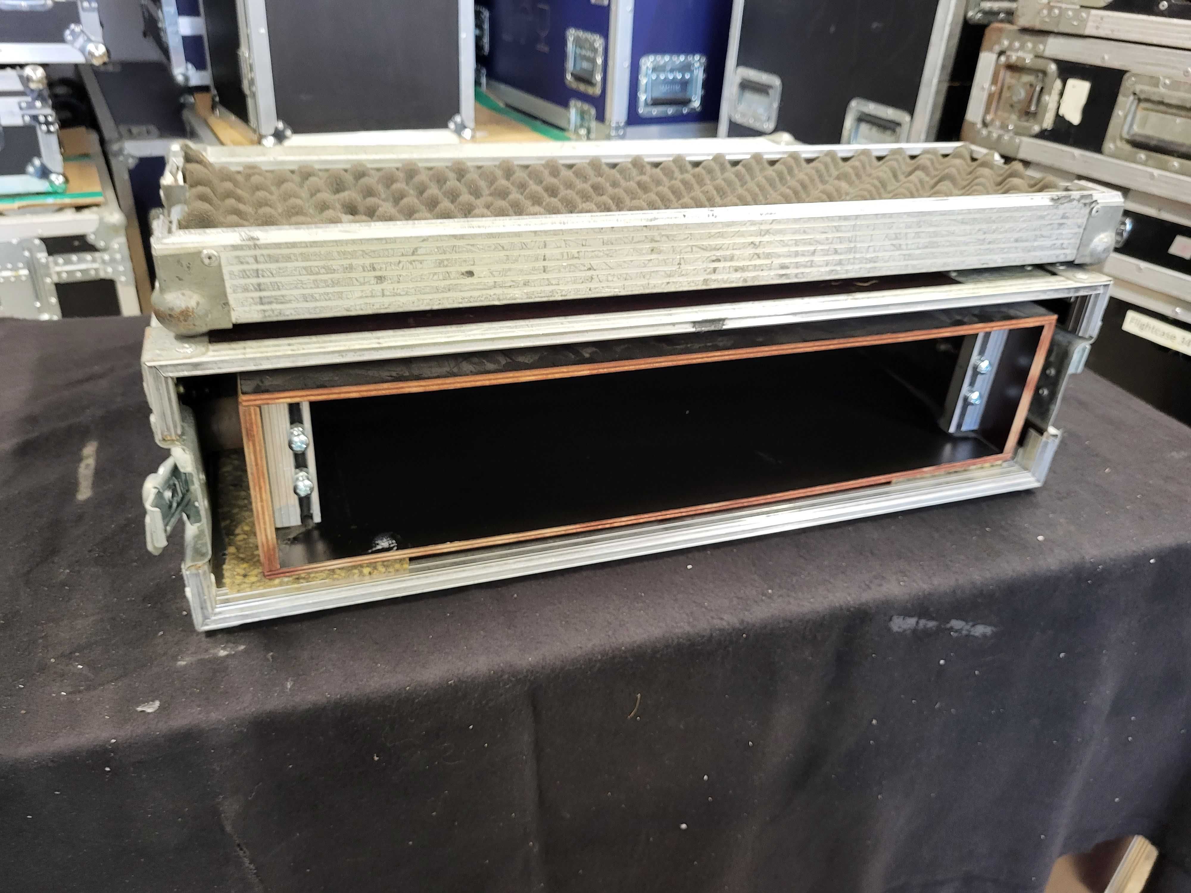 RACK 2U antywstrząsowy, 1x szyna - 38cm do klapy double door / FAKTURA
